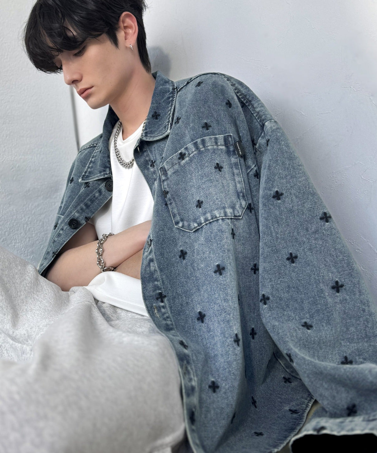 「シンプル以上、主張しすぎない存在感。」総柄刺繍デニムシャツジャケット／All-Over Embroidered Denim Shirt Jacket co1010050