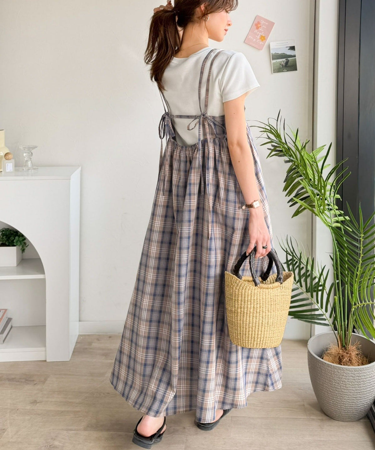 後ろ姿も可愛く盛れちゃう♪ふんわりシルエットで体型カバー。大人カジュアル チェックキャミワンピース ce1240121