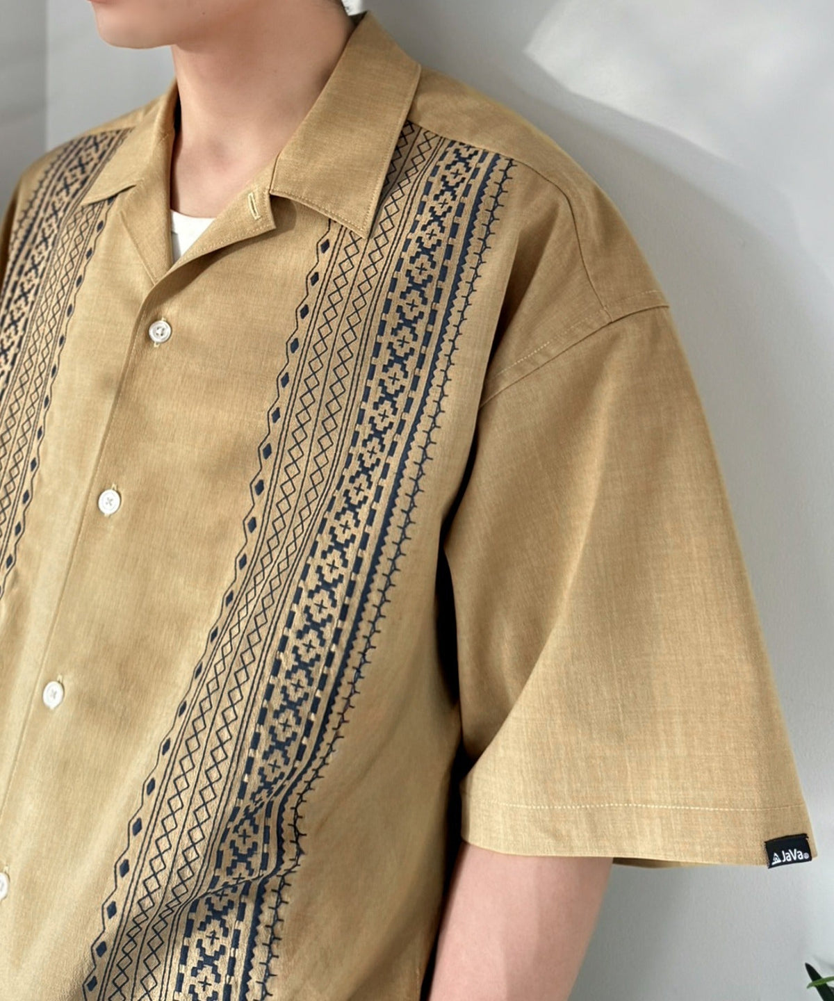 《JaVaジャバコラボ》周りと差がつく総刺繍！リラックスシルエット 清涼リネンライク素材 オープンカラー キューバシャツ（半袖） jo1320017