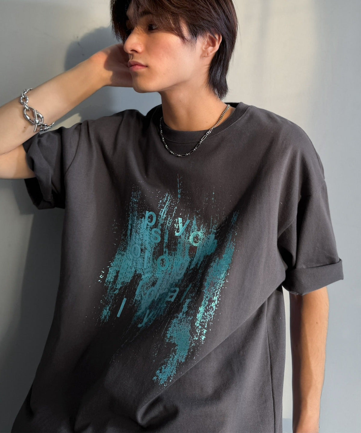 無地じゃ足りない、そんな日に！コットン100% グリッチノイズ箔プリントTシャツ／Glitch Noise Foil Print T-Shirt co1320011
