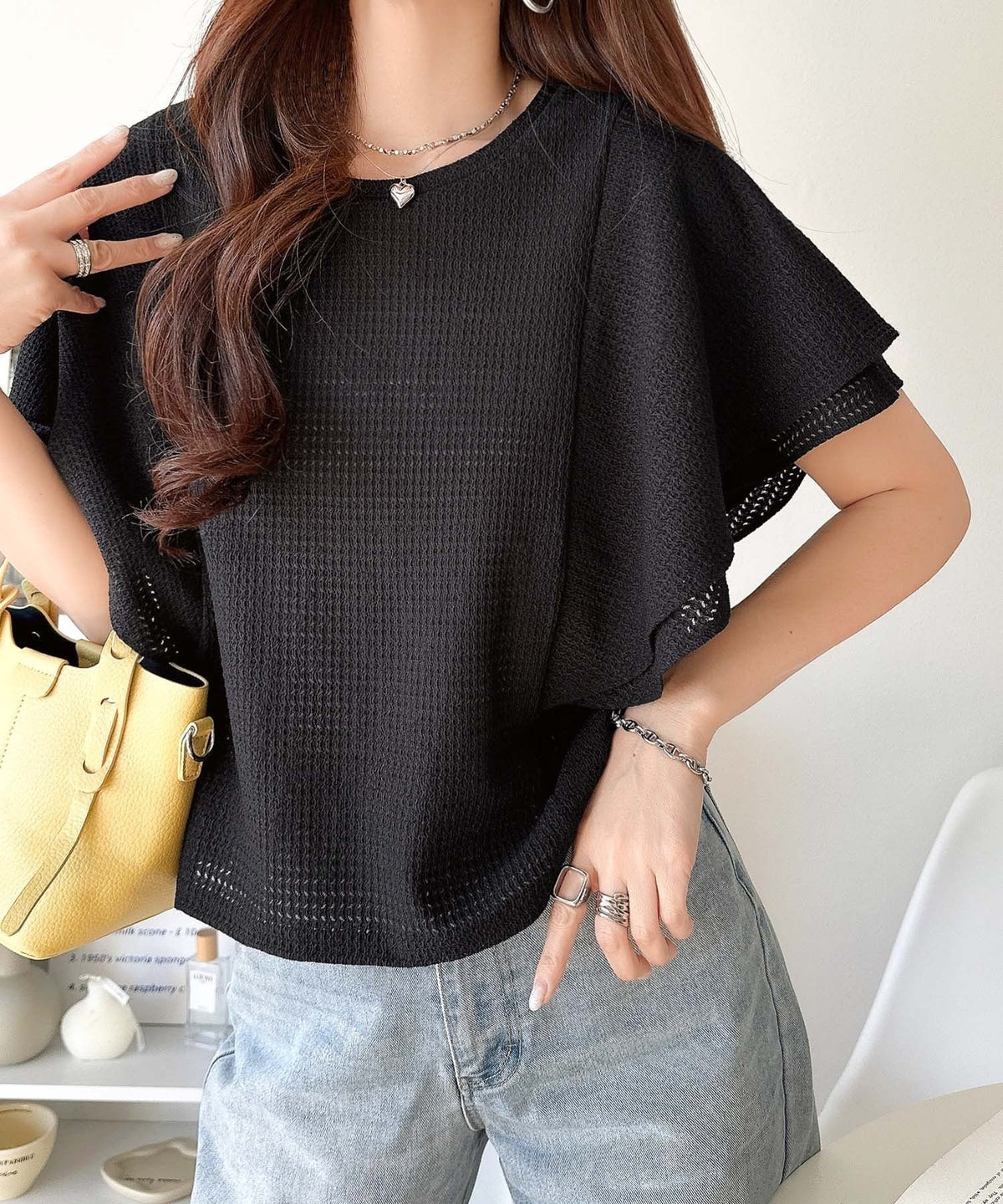 一枚で“きれい可愛い”が完成！レースジャガードフリルスリーブTシャツ ce1110173