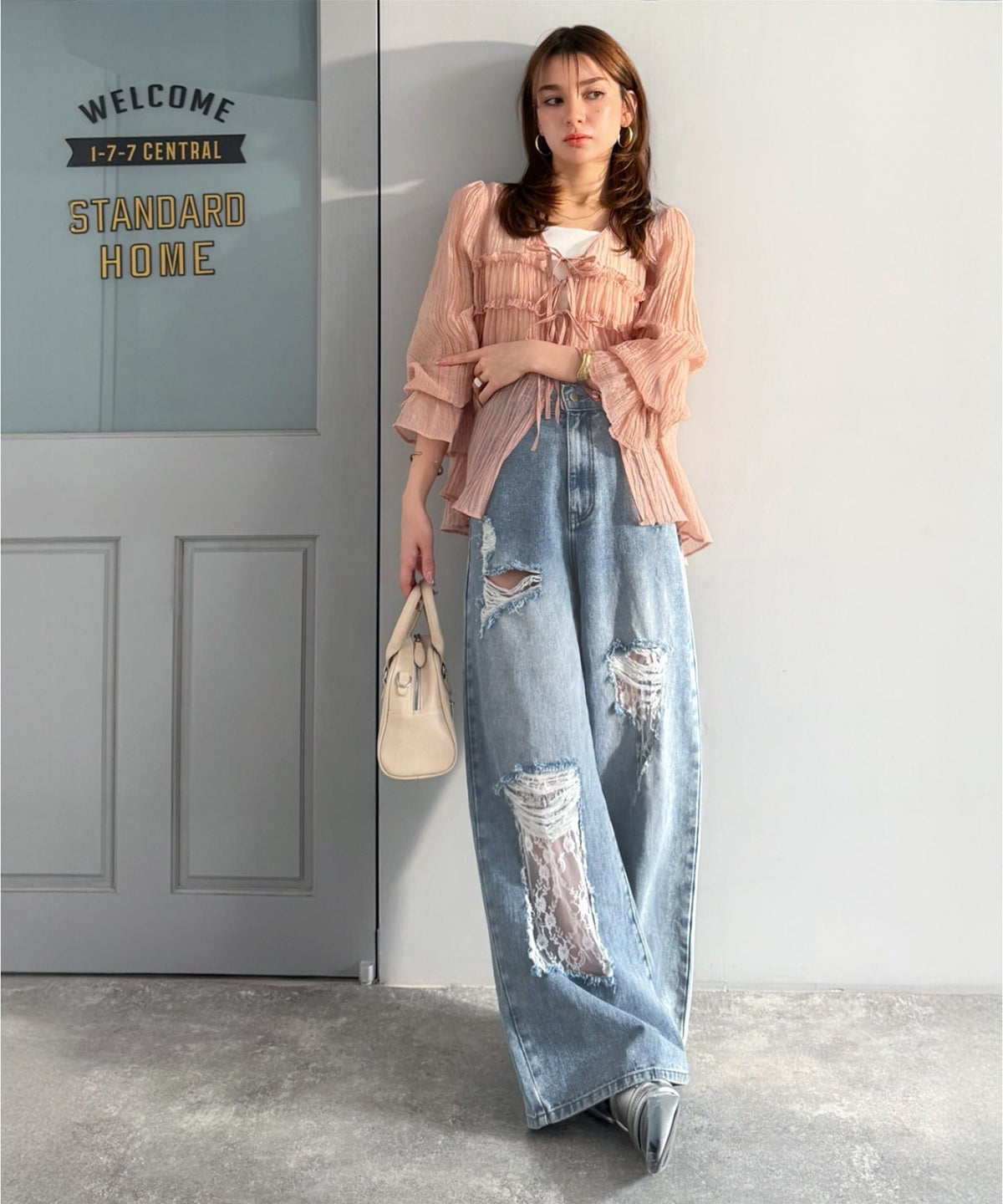 【mily bilet】ラフに可愛く、ちょっと大胆。ダメージレースデニムパンツ（ワイド） mi0909022