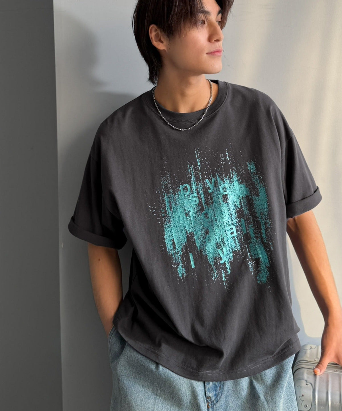 無地じゃ足りない、そんな日に！コットン100% グリッチノイズ箔プリントTシャツ／Glitch Noise Foil Print T-Shirt co1320011
