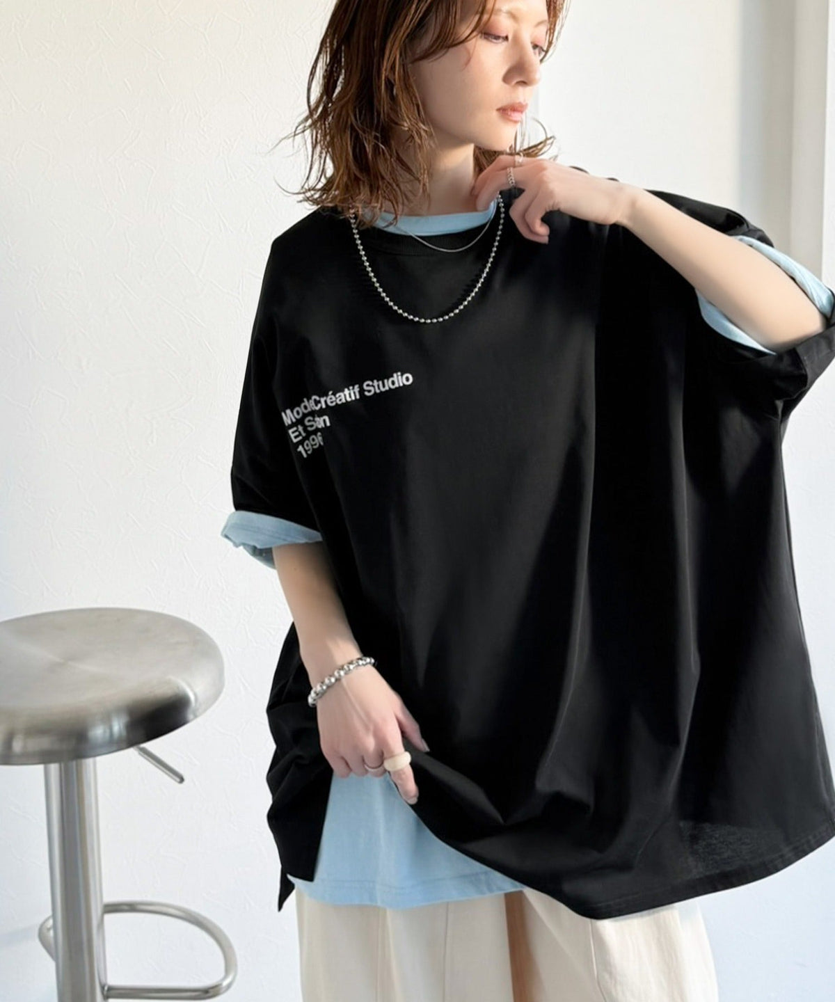 【接触冷感・吸水速乾機能付き】配色ロゴに秘める、大人の遊び心。フロッキーロゴ付きオーバーシルエットTシャツ（半袖） ce1330076