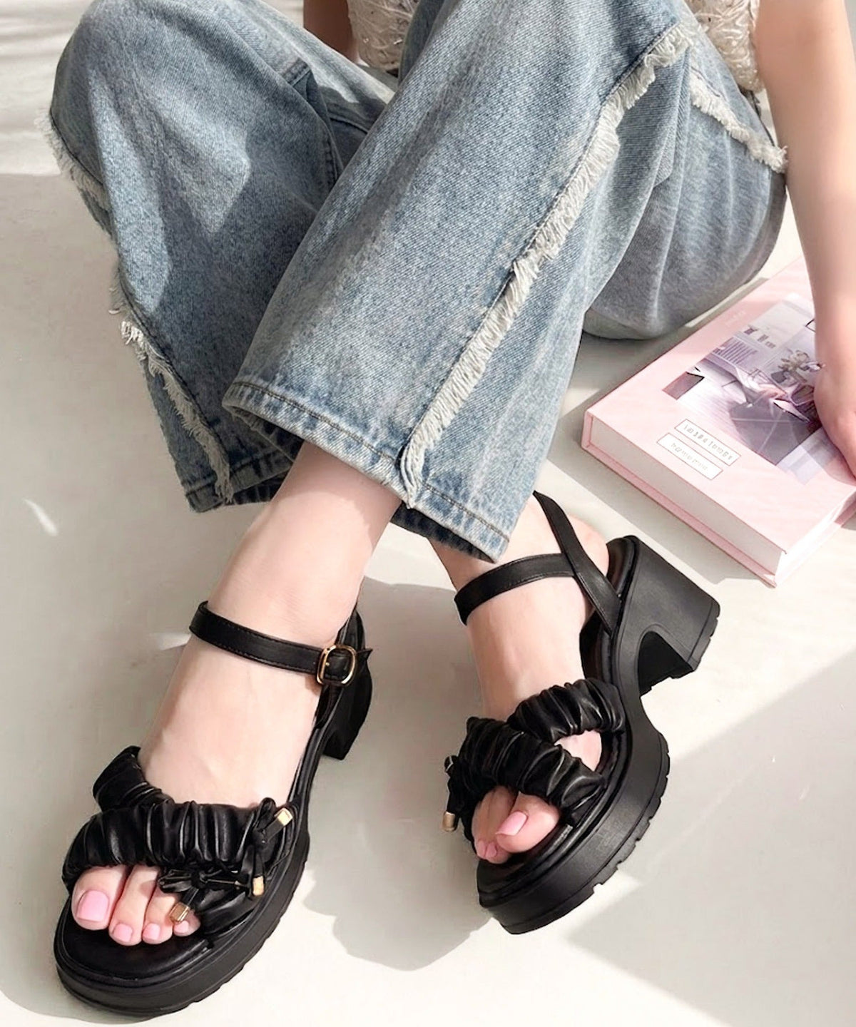【mily bilet】ふわふわで歩きやすく、5.5㎝ソールで盛れる♪軽量 リボンデザイン クロスベルト 厚底サンダル mi1127002