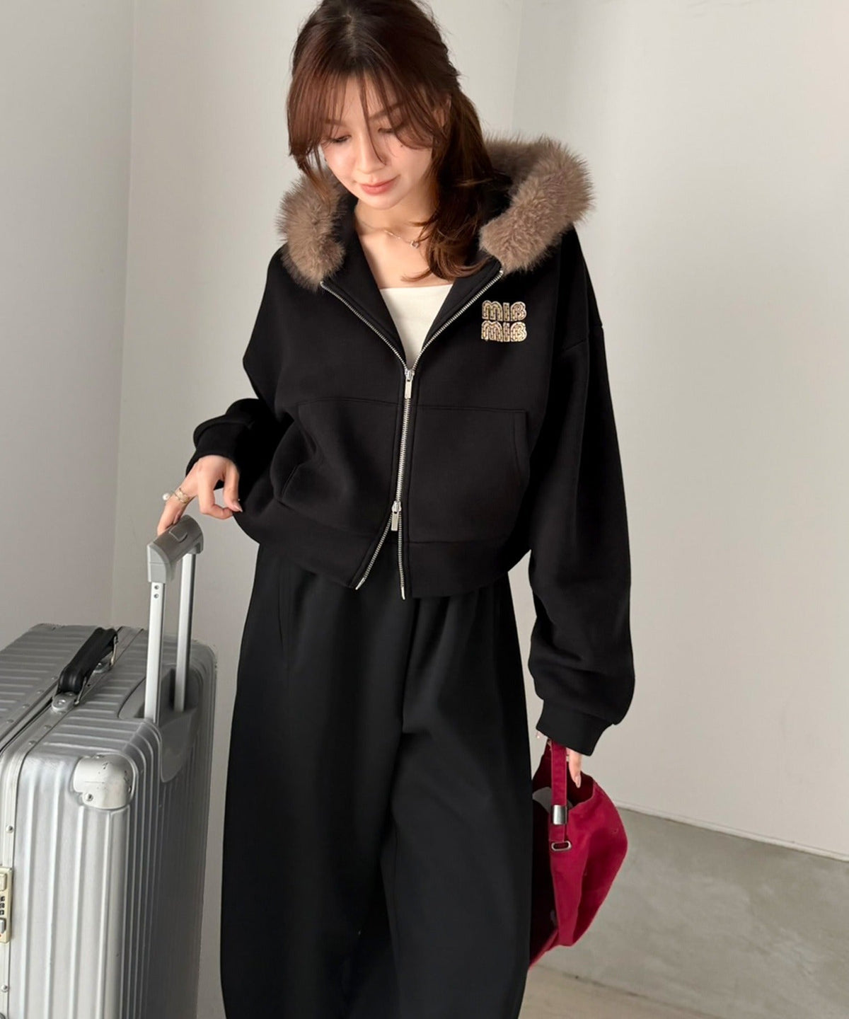 【mily bilet】ラフなのに、盛れ度抜かりなし。ショート丈ファー付きロゴワッペンフードパーカー(裏起毛)(チェック/ドットあり) mi1329119