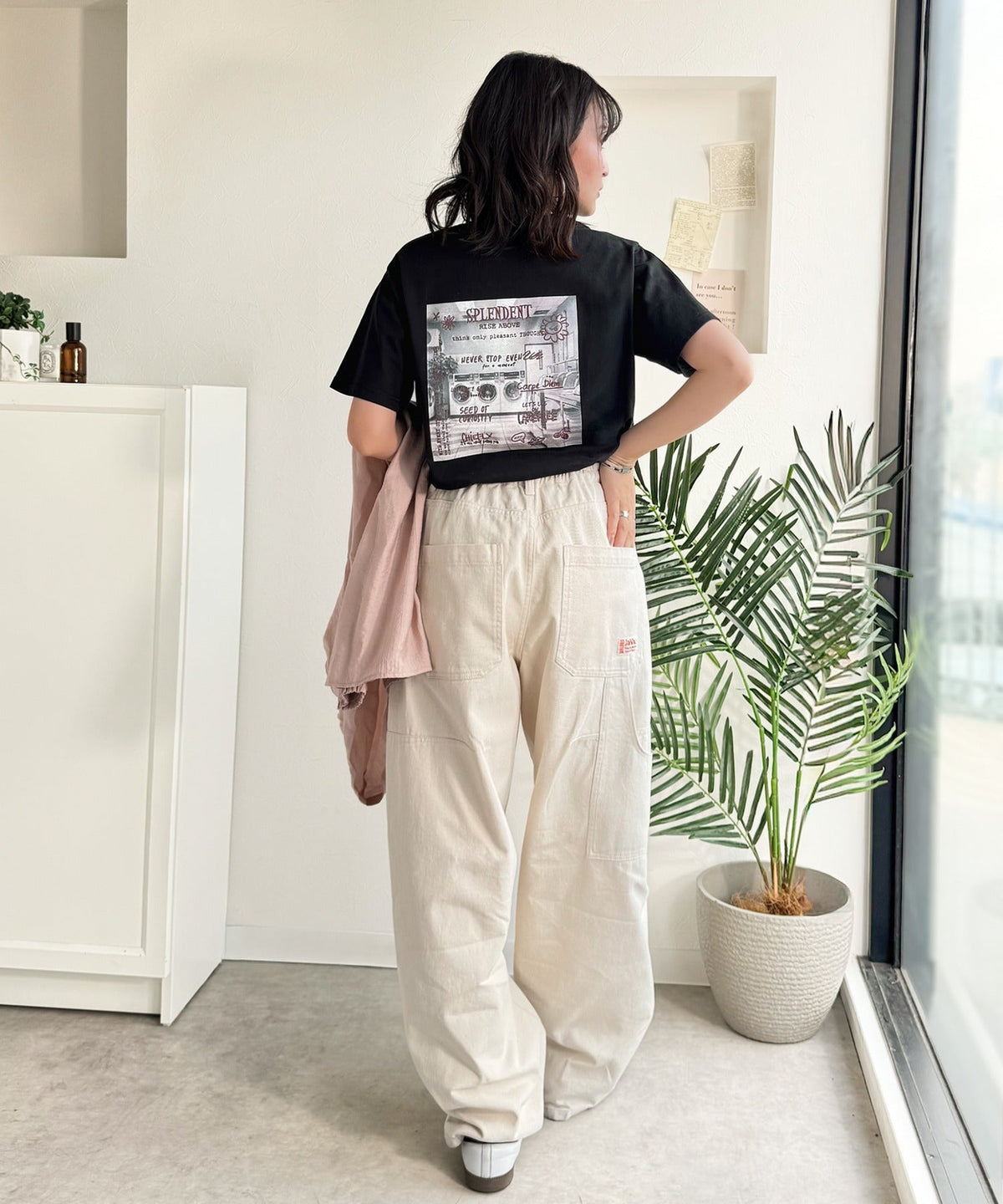 【接触冷感機能付き】背中で魅せる、遊び心とヴィンテージ。コインランドリーバック刺繍Tシャツ（半袖） ce1260549