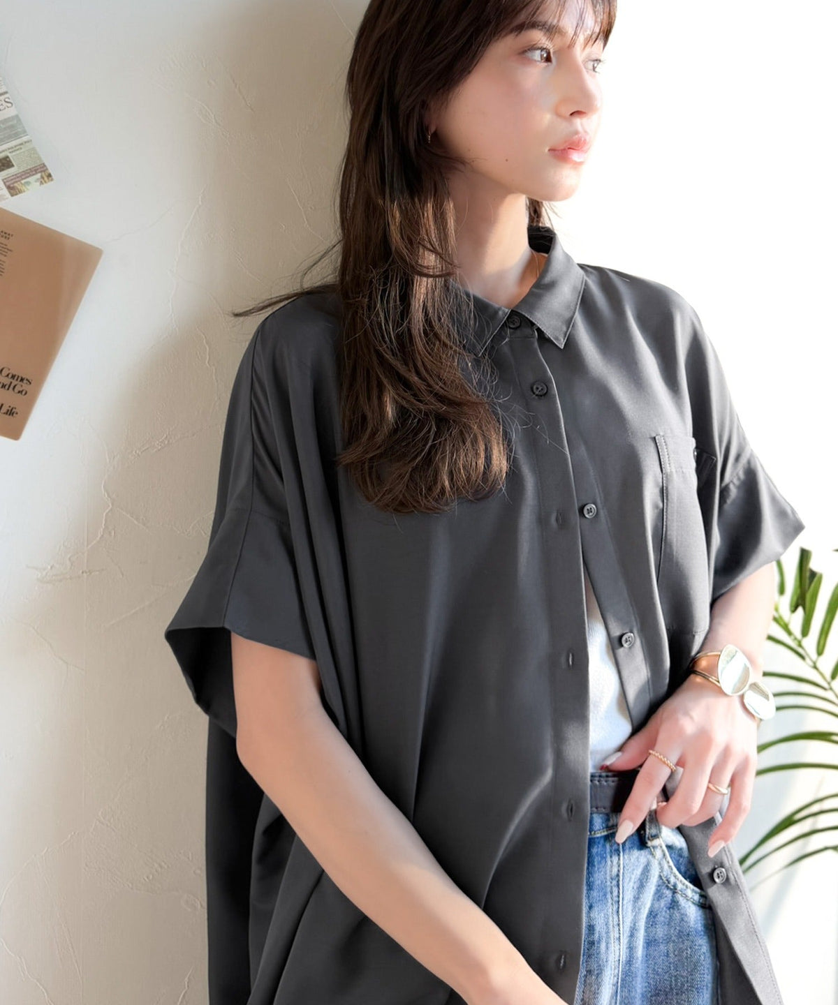 【接触冷感・UVカット機能付き】着るだけで、見返り美人。バックタックデザイン胸ポケット付きドルマンスリーブシャツブラウス ce1010562