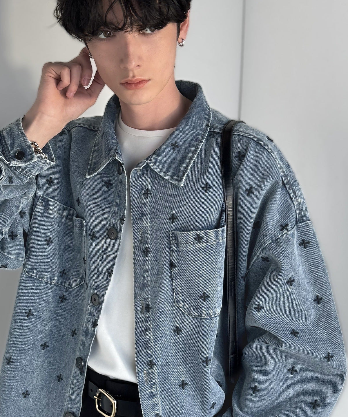 「シンプル以上、主張しすぎない存在感。」総柄刺繍デニムシャツジャケット／All-Over Embroidered Denim Shirt Jacket co1010050
