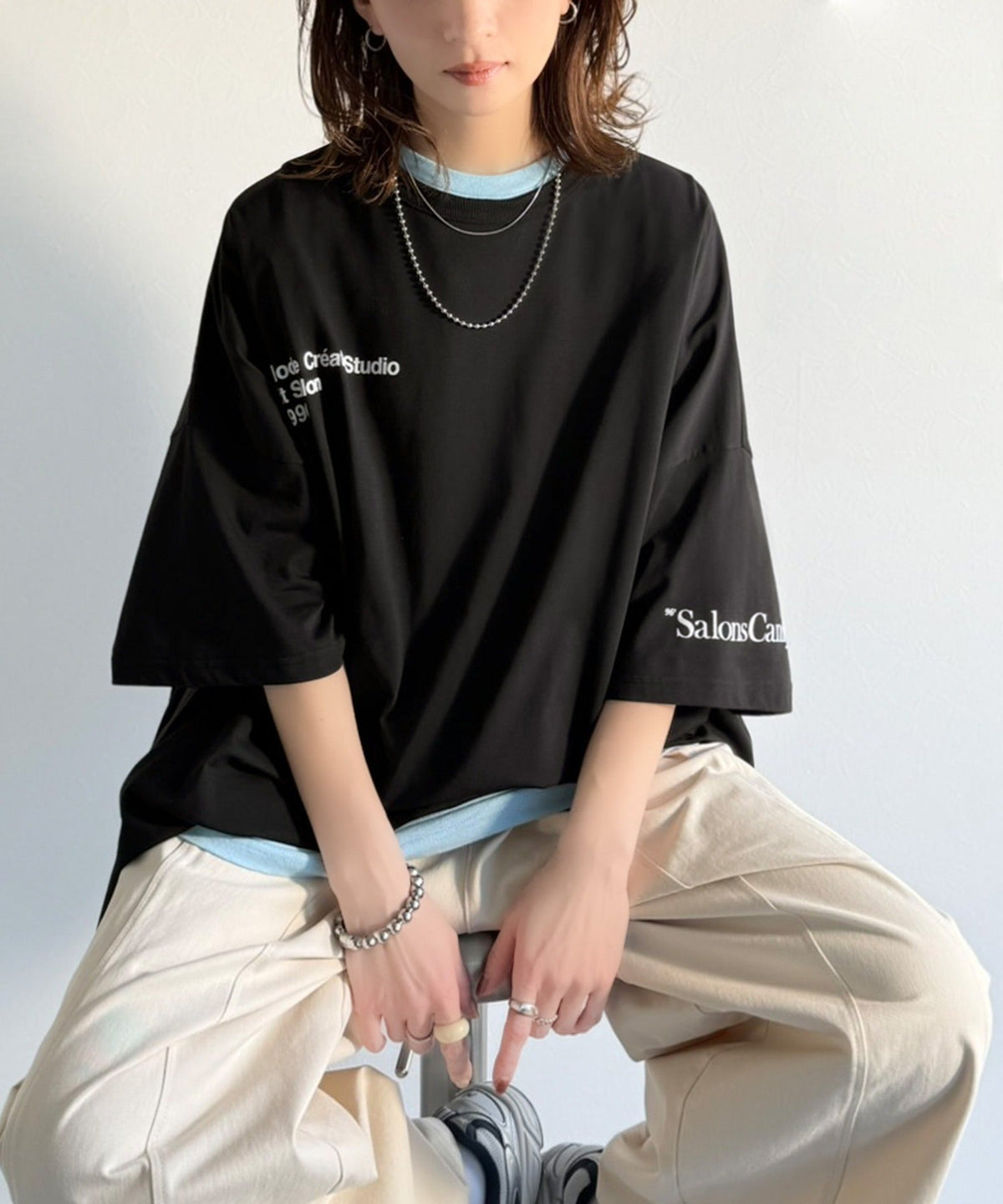 【接触冷感・吸水速乾機能付き】配色ロゴに秘める、大人の遊び心。フロッキーロゴ付きオーバーシルエットTシャツ（半袖） ce1330076