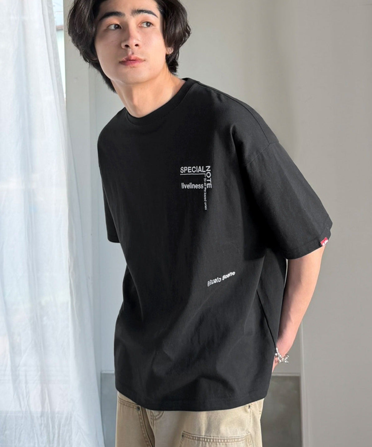 《JaVaジャバコラボ》遊びゴコロを着こなす。綿100％ 前後ランダムロゴ刺繍 オーバーサイズTシャツ（半袖） jo1320012