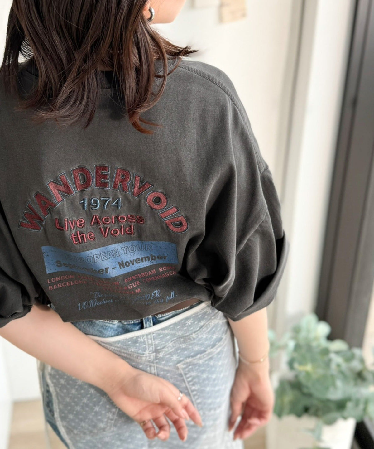 《JaVaジャバコラボ》配色で遊ぶ！大人カジュアルの決定版。綿100％ツアーロゴTシャツ (半袖) jv1329087