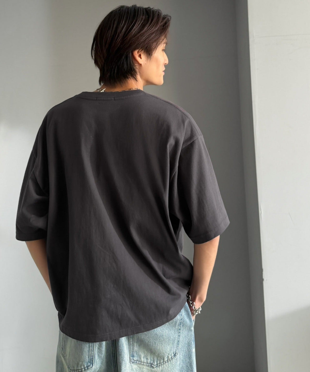 無地じゃ足りない、そんな日に！コットン100% グリッチノイズ箔プリントTシャツ／Glitch Noise Foil Print T-Shirt co1320011