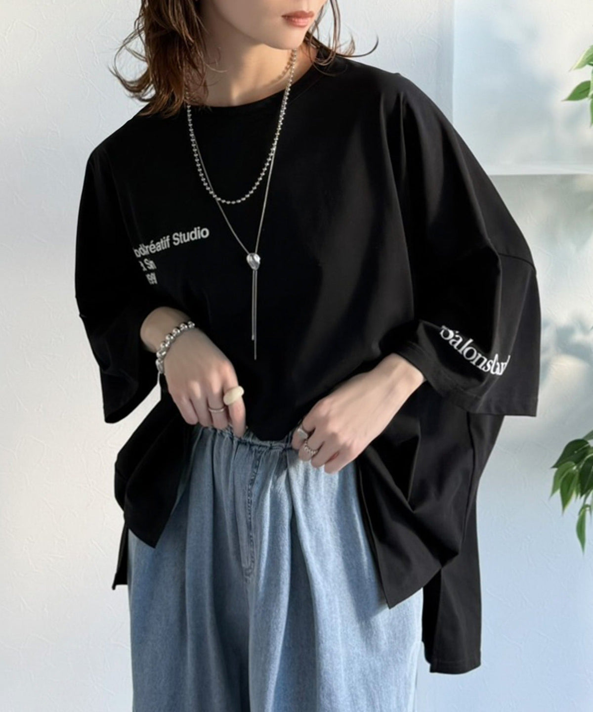 【接触冷感・吸水速乾機能付き】配色ロゴに秘める、大人の遊び心。フロッキーロゴ付きオーバーシルエットTシャツ（半袖） ce1330076