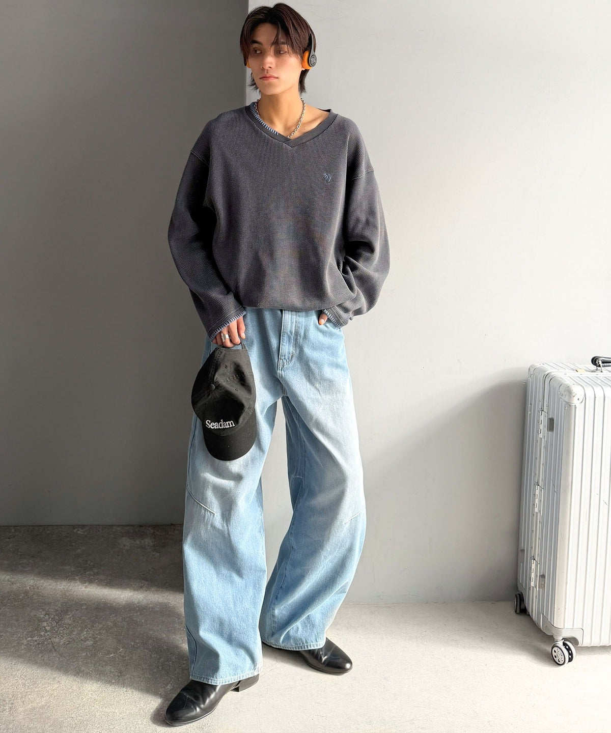 《JaVaジャバコラボ》ラフなのに計算されたバランス。裾ドロスト付きピグメント加工ステッチ配色VネックTシャツ jo1150086