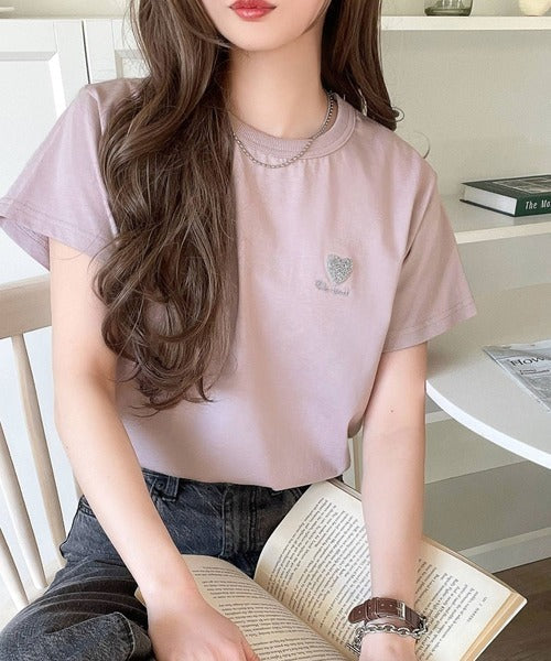 トレンドをまとう。綿100％シルケット風ハート胸サガラ刺繍Tシャツ（半袖） ce1330013