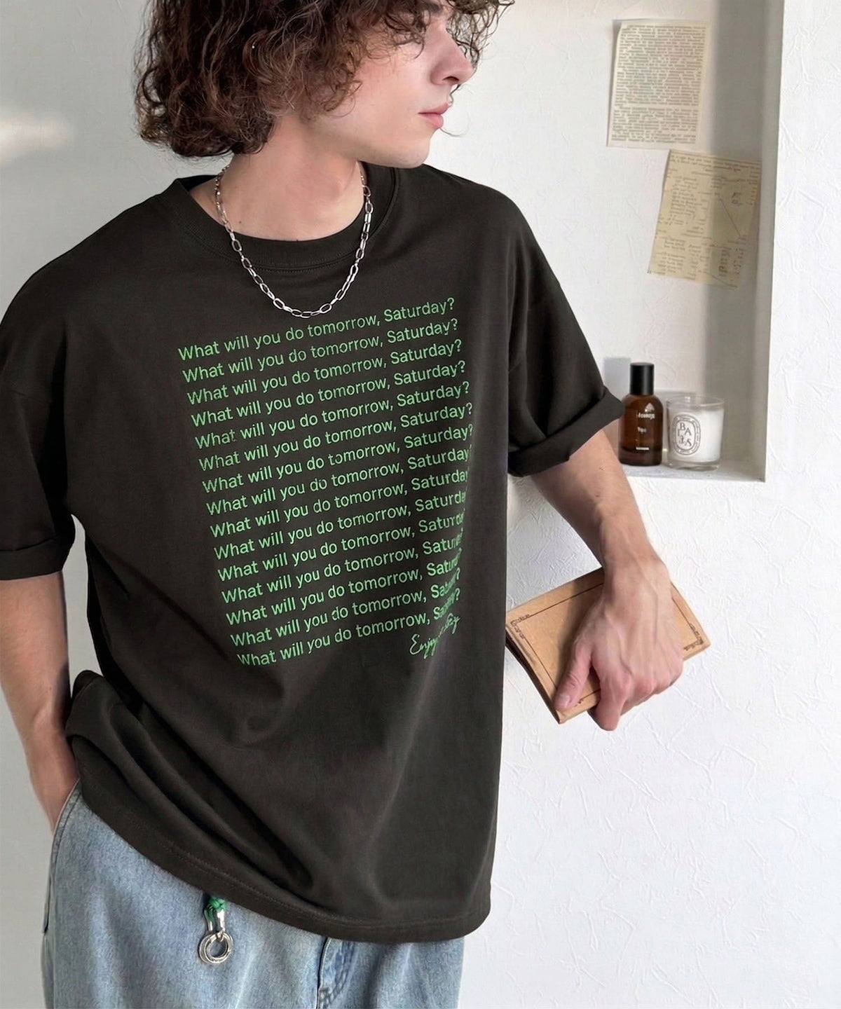 《JaVaジャバコラボ》雰囲気も気持ちも明るくなれる！週末を楽しむための、綿100％かすれ調メッセージプリントTシャツ（半袖） jo1320014
