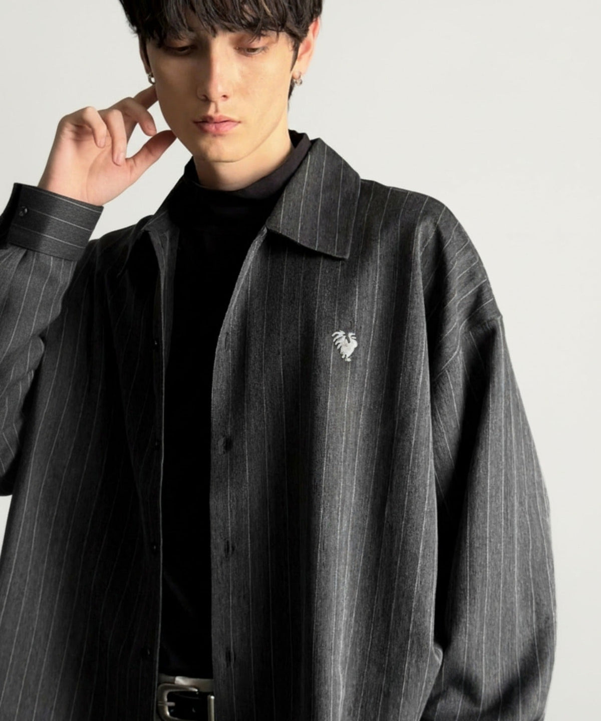 【Classical Origin】「大人のさりげなさ。」刺繍入りストライプ柄オーバーサイズシャツ（長袖）/Embroidered Stripe Pattern Oversized Shirt co1010023