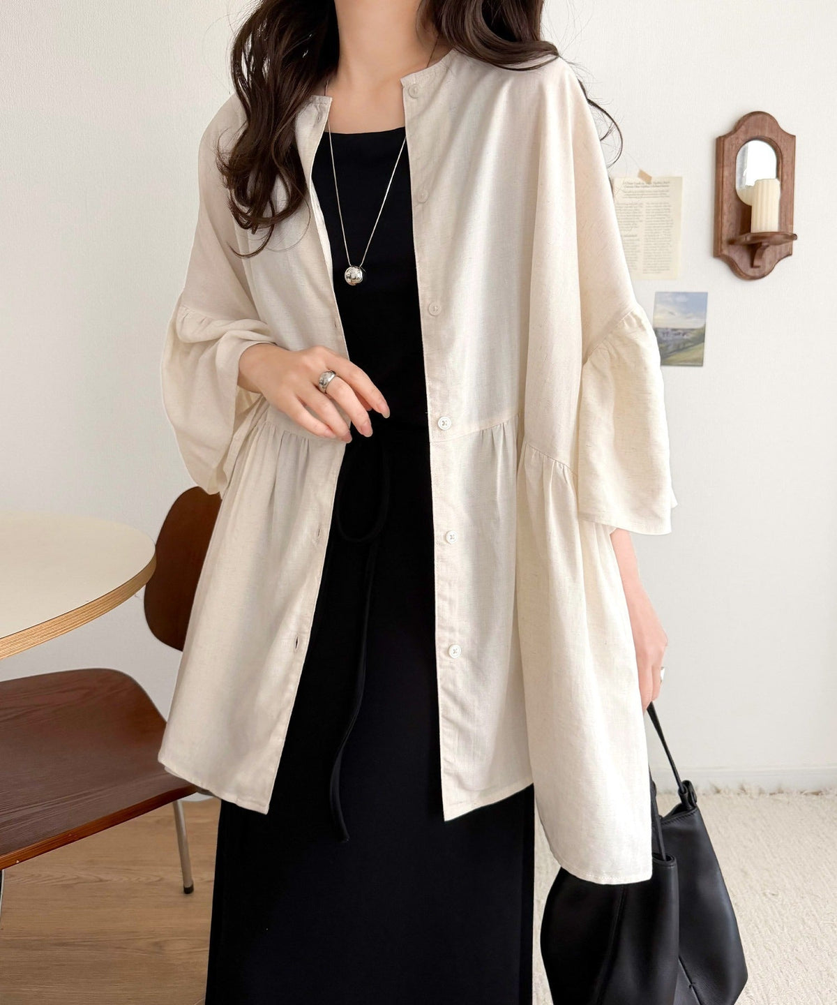【接触冷感・UVカット機能付き】涼感ひらり、上品きれい。麻混 前後2way 袖フリルウエスト切り替え ペプラムブラウス ce1010543