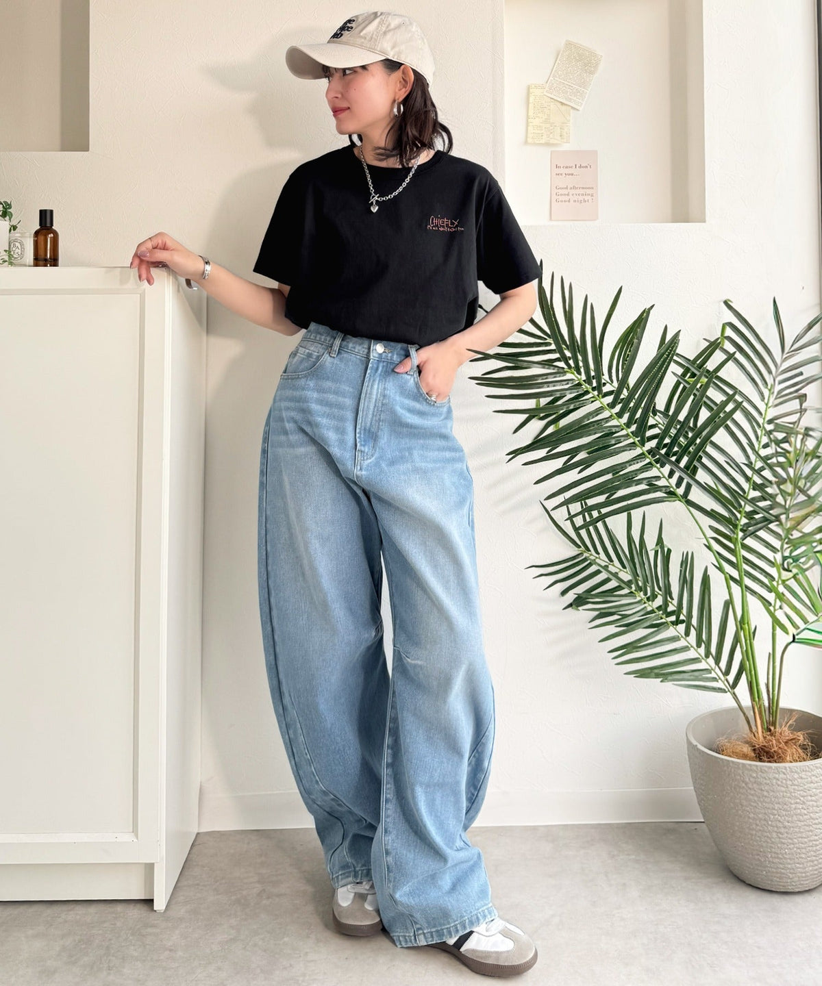 【接触冷感機能付き】背中で魅せる、遊び心とヴィンテージ。コインランドリーバック刺繍Tシャツ（半袖） ce1260549