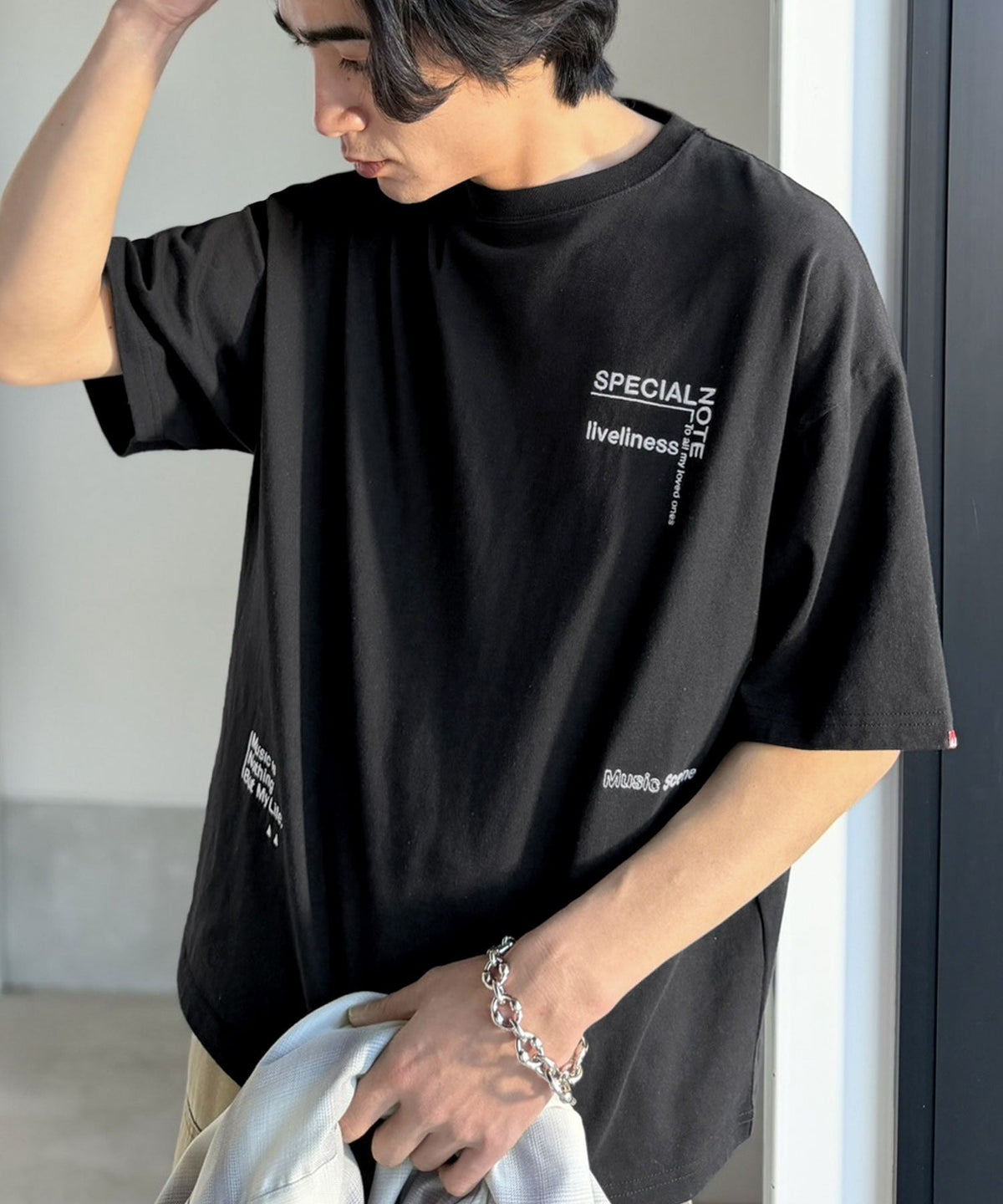《JaVaジャバコラボ》遊びゴコロを着こなす。綿100％ 前後ランダムロゴ刺繍 オーバーサイズTシャツ（半袖） jo1320012