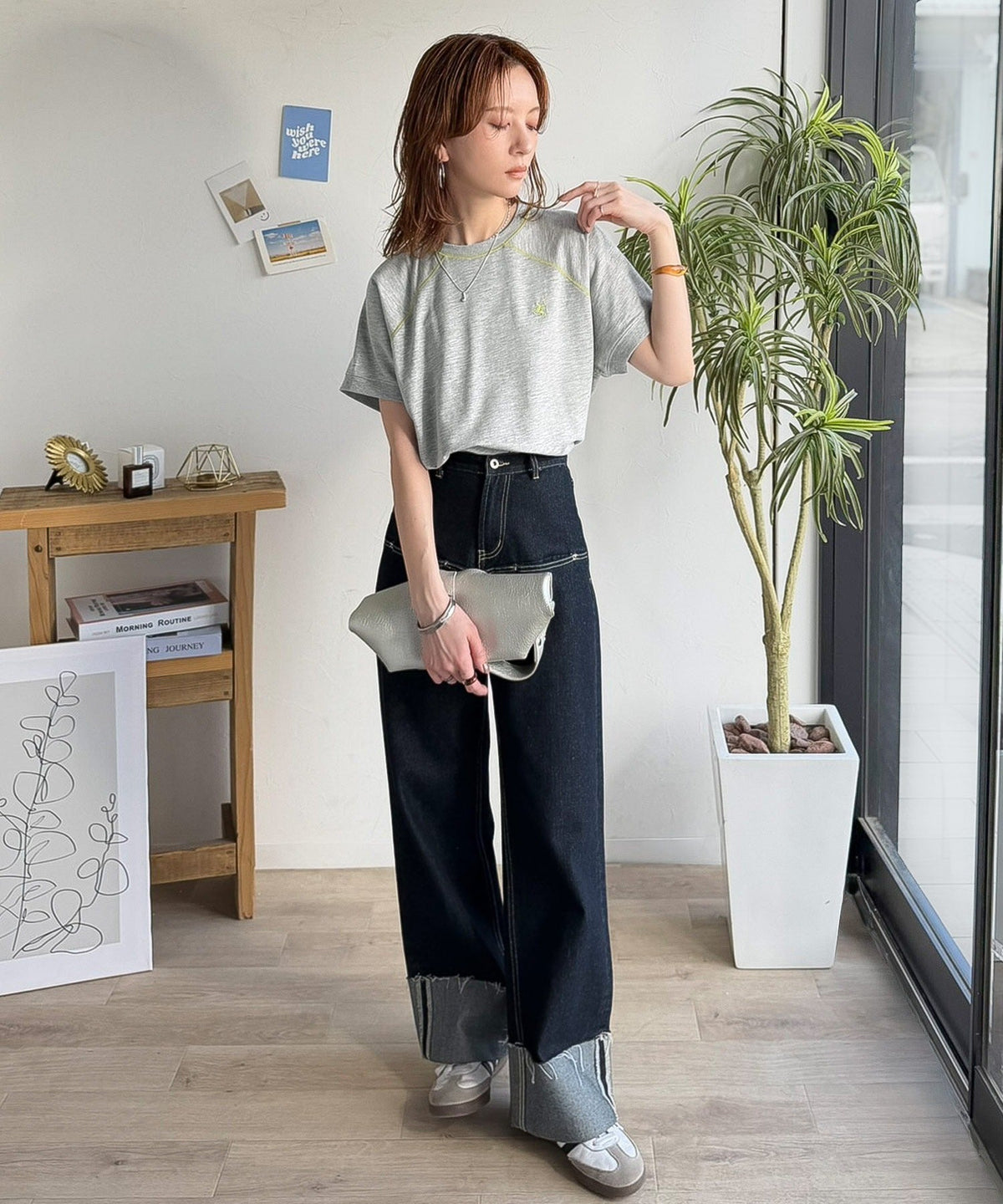 垢抜け配色で大人の抜け感プラス。胸刺繍ラグラン配色ステッチミニ裏毛TEE ce1330088
