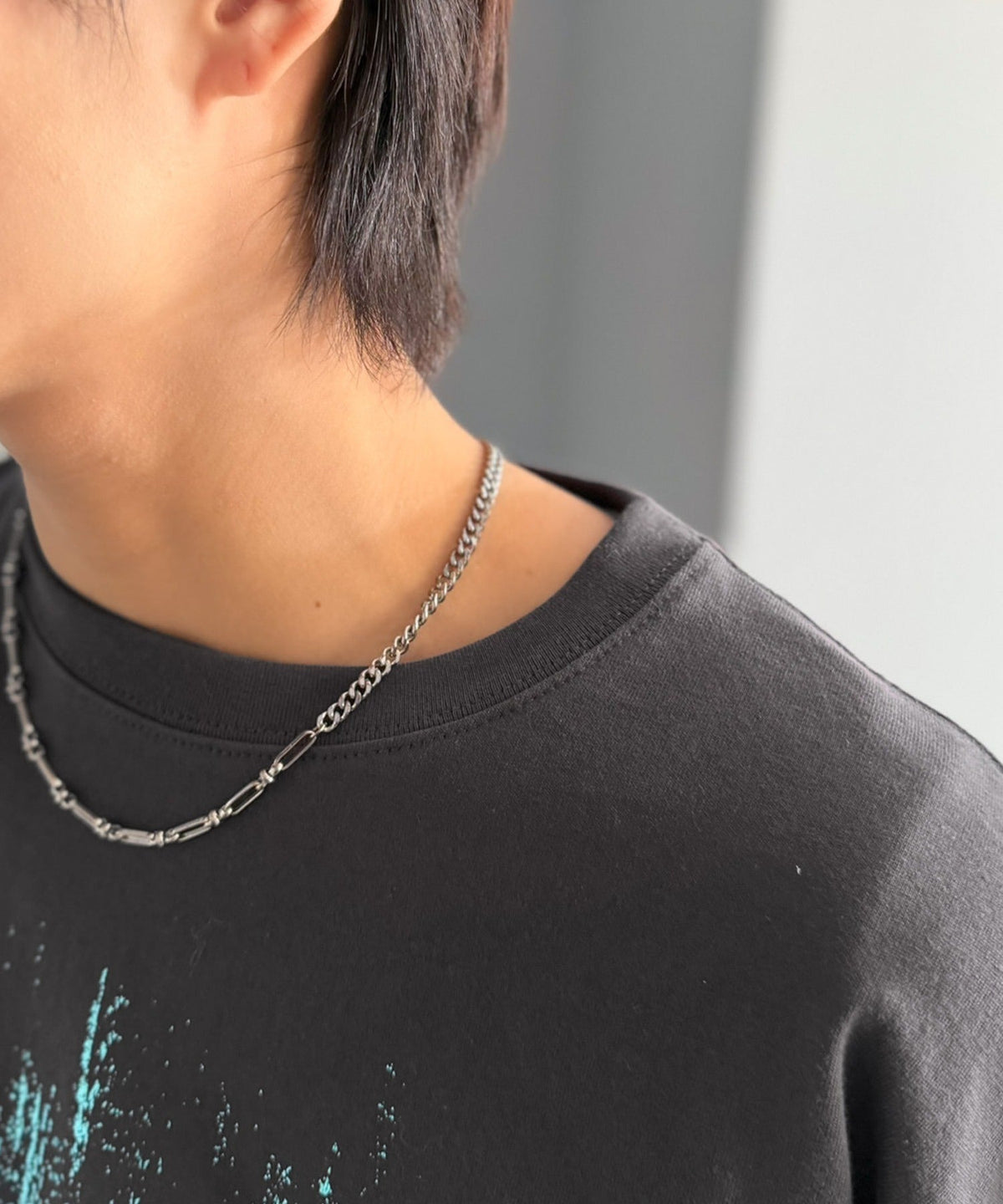 無地じゃ足りない、そんな日に！コットン100% グリッチノイズ箔プリントTシャツ／Glitch Noise Foil Print T-Shirt co1320011