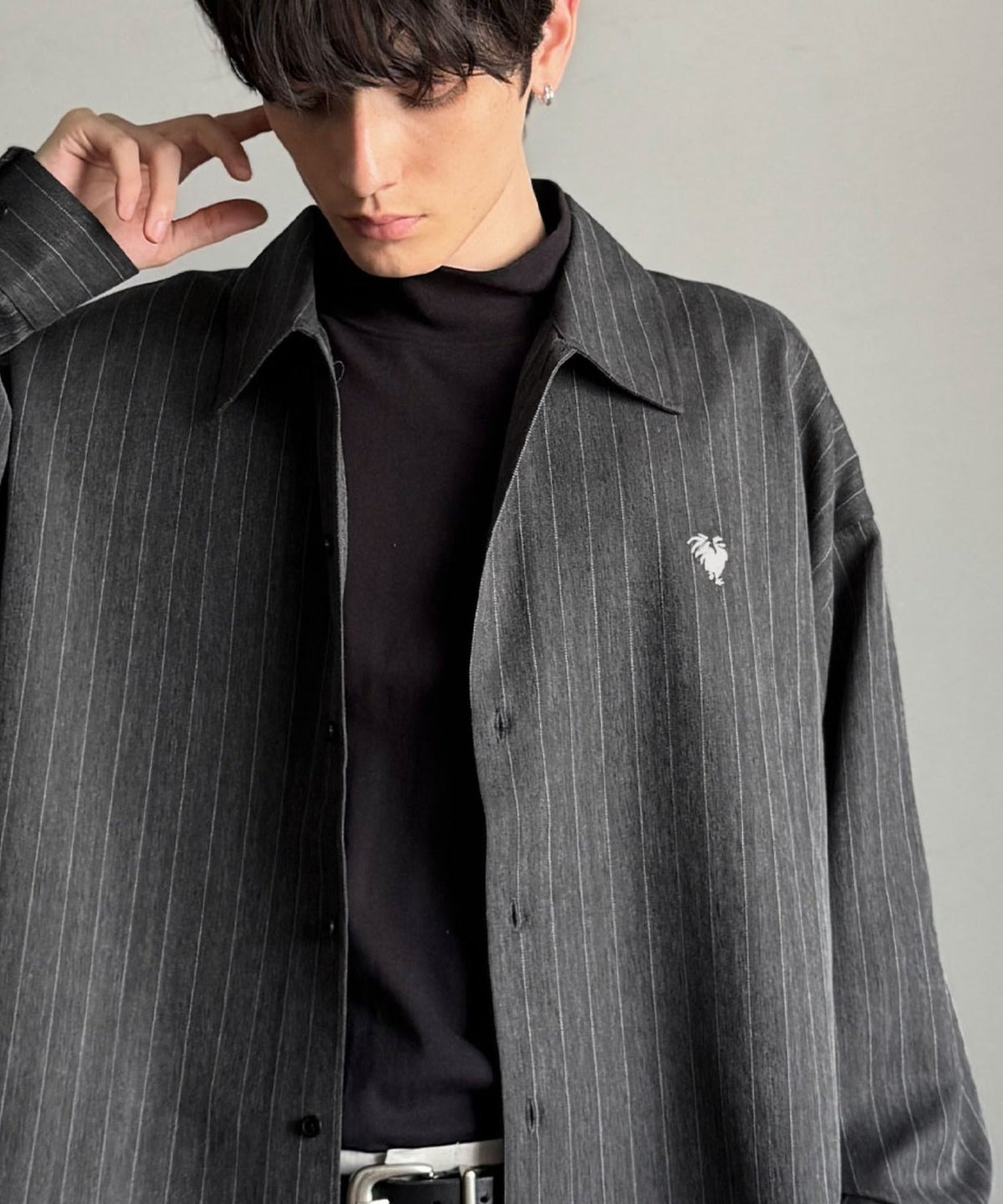 【Classical Origin】「大人のさりげなさ。」刺繍入りストライプ柄オーバーサイズシャツ（長袖）/Embroidered Stripe Pattern Oversized Shirt co1010023