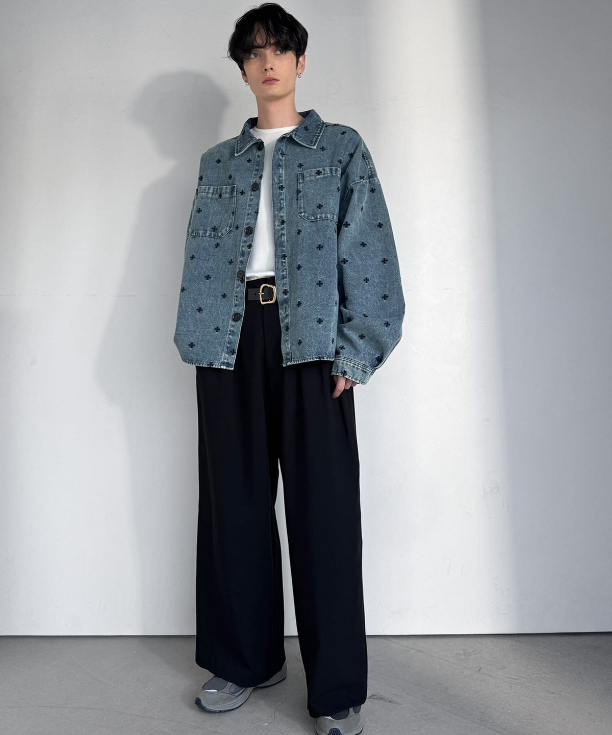 「シンプル以上、主張しすぎない存在感。」総柄刺繍デニムシャツジャケット／All-Over Embroidered Denim Shirt Jacket co1010050