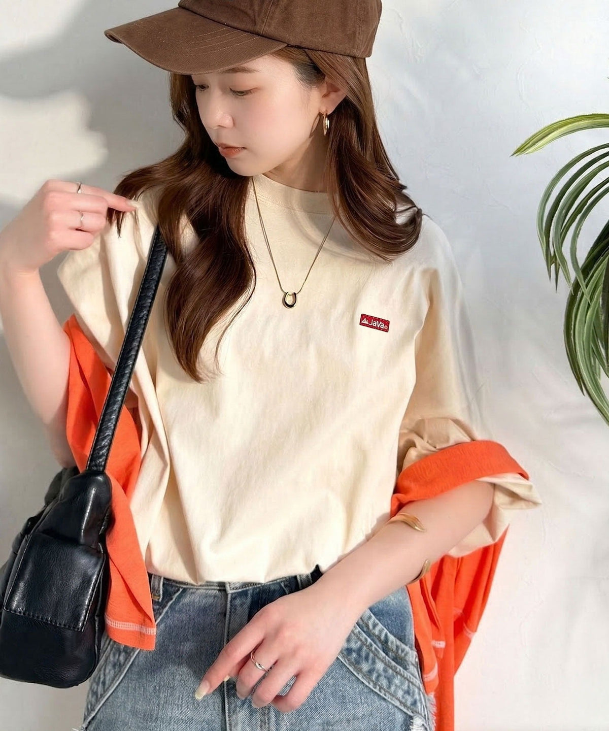 《JaVaジャバコラボ》バック刺繍が主役の一枚♪オーバーサイズ ハングル刺繍バックプリントビッグTEE jv1260552