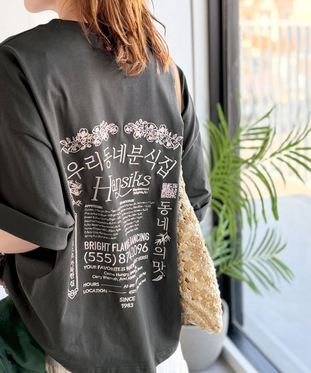 《JaVaジャバコラボ》バック刺繍が主役の一枚♪オーバーサイズ ハングル刺繍バックプリントビッグTEE jv1260552