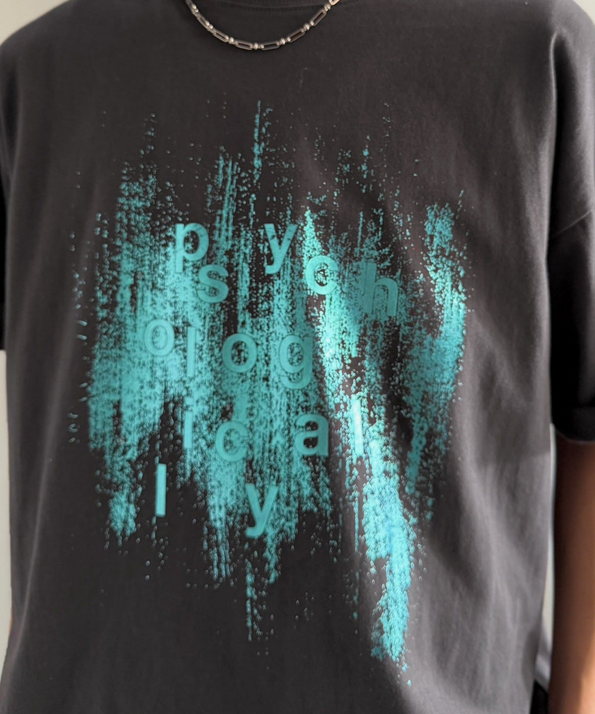 無地じゃ足りない、そんな日に！コットン100% グリッチノイズ箔プリントTシャツ／Glitch Noise Foil Print T-Shirt co1320011