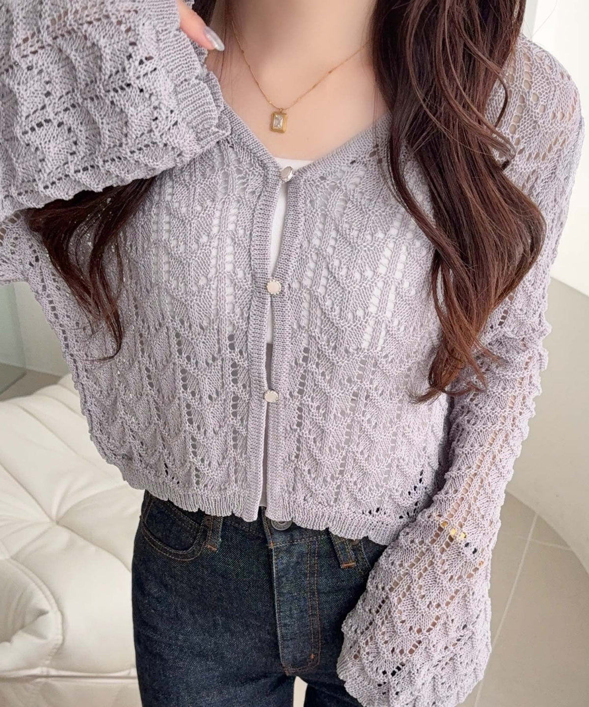 【mily bilet】“涼しげ×あざと可愛い”の最強タッグ♪透かし編みシェル釦付きクロップドカーディガン（長袖） mi1359042