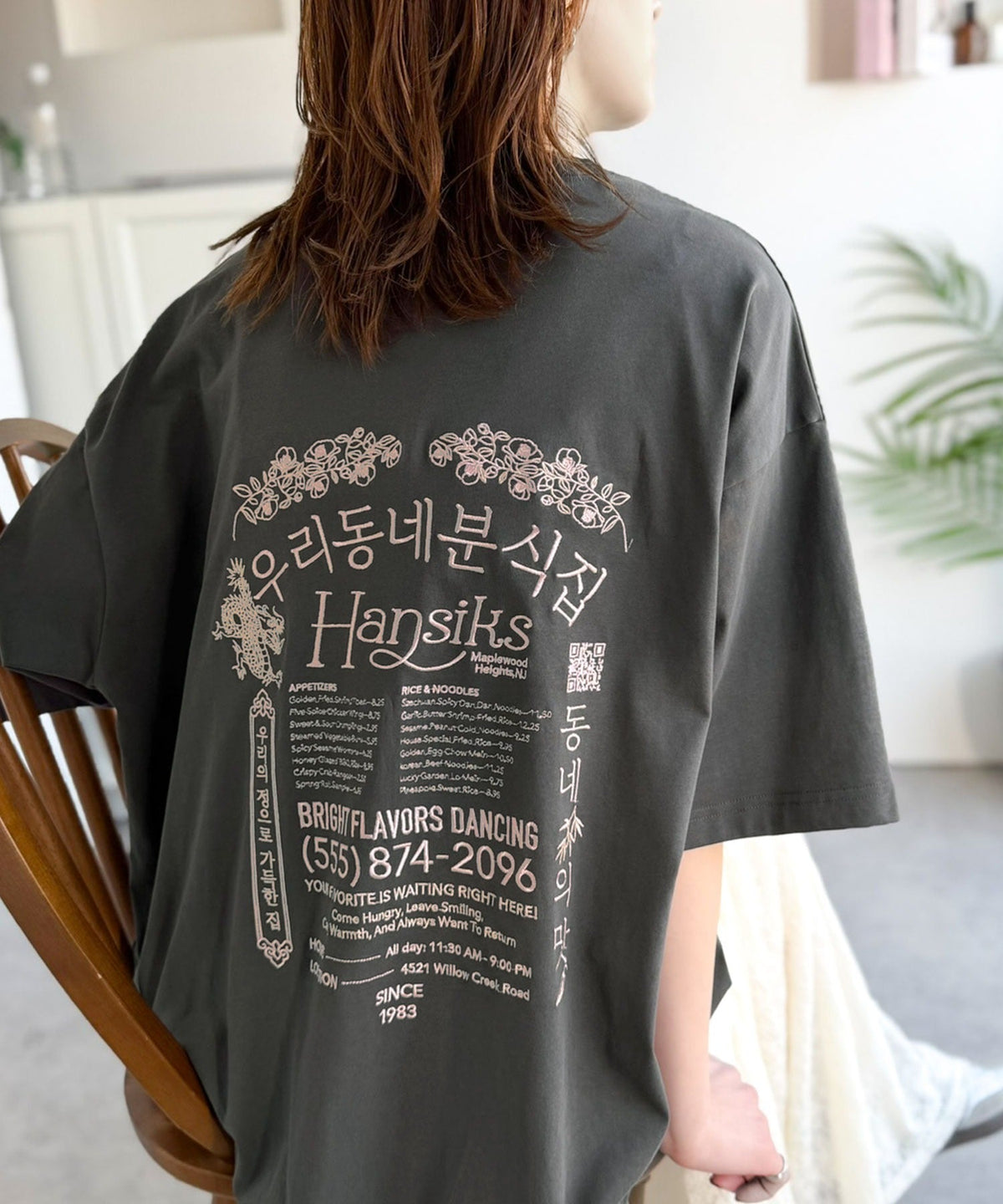 《JaVaジャバコラボ》バック刺繍が主役の一枚♪オーバーサイズ ハングル刺繍バックプリントビッグTEE jv1260552