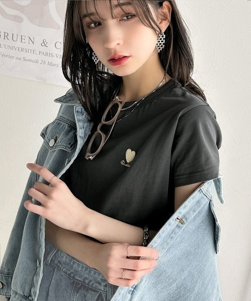 トレンドをまとう。綿100％シルケット風ハート胸サガラ刺繍Tシャツ（半袖） ce1330013