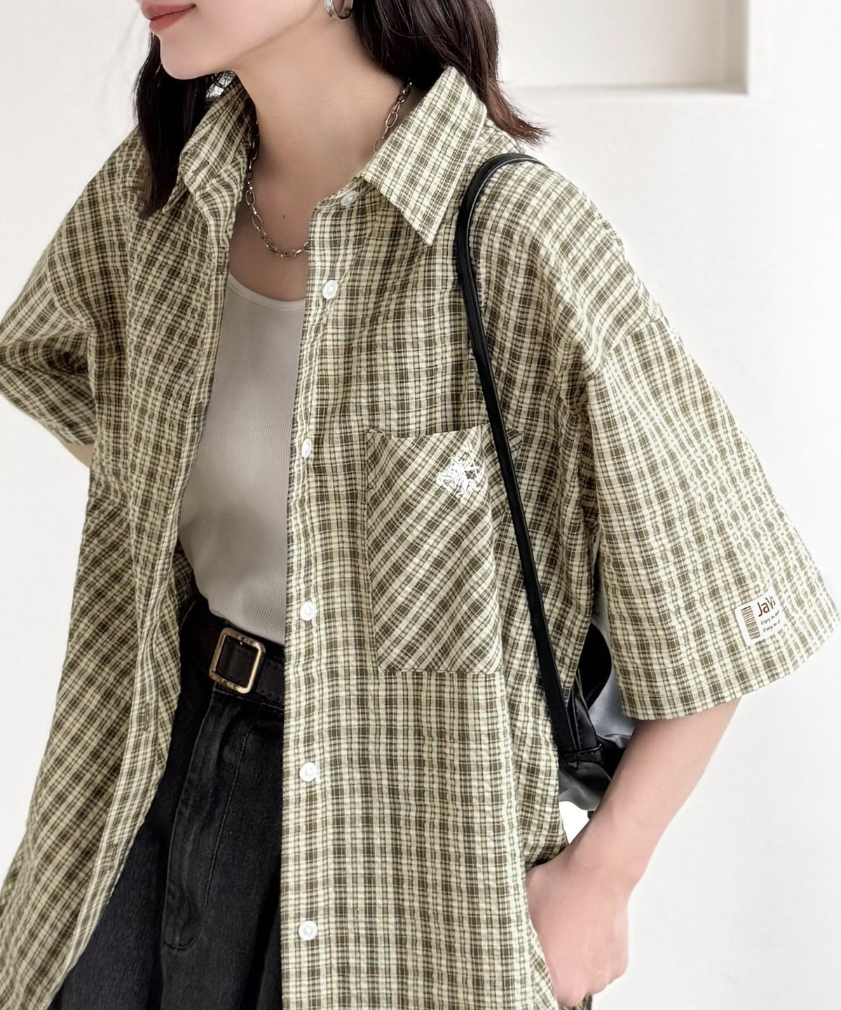 《JaVaジャバコラボ》ベーシックに、垢抜けを。胸ポケット刺繍サッカーチェックシャツ（半袖） jv1010536