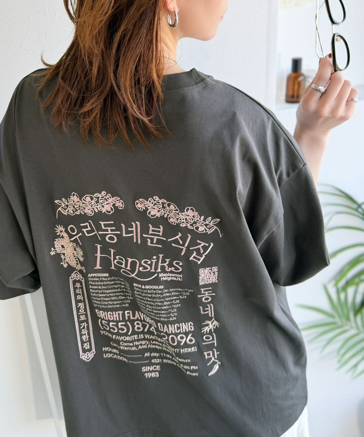 《JaVaジャバコラボ》バック刺繍が主役の一枚♪オーバーサイズ ハングル刺繍バックプリントビッグTEE jv1260552