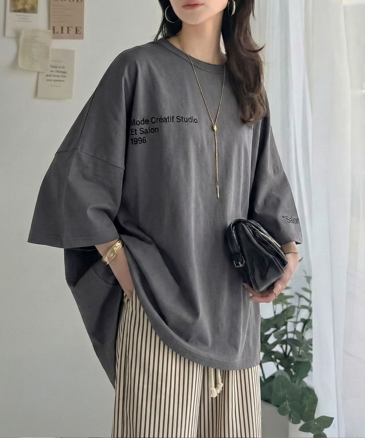 【接触冷感・吸水速乾機能付き】配色ロゴに秘める、大人の遊び心。フロッキーロゴ付きオーバーシルエットTシャツ（半袖） ce1330076