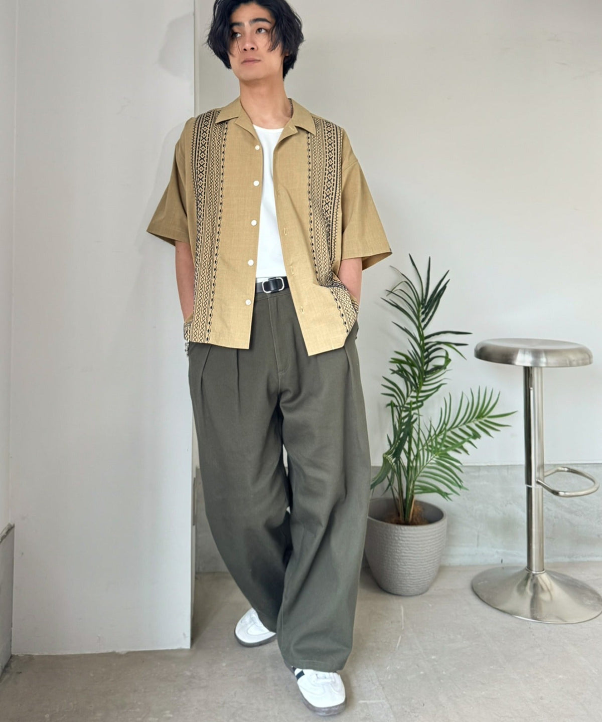 《JaVaジャバコラボ》周りと差がつく総刺繍！リラックスシルエット 清涼リネンライク素材 オープンカラー キューバシャツ（半袖） jo1320017