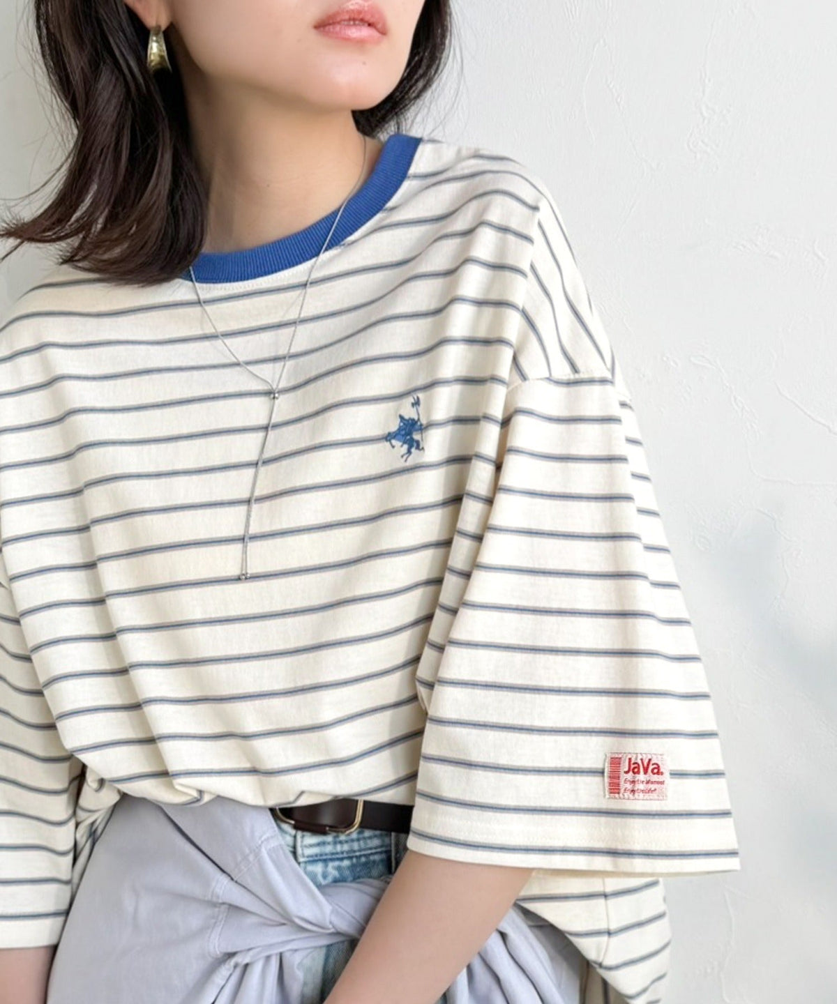 《JaVaジャバコラボ》着回し自在で日常に馴染む♪ 胸刺繍マルチボーダーアソートTシャツ jv1330097