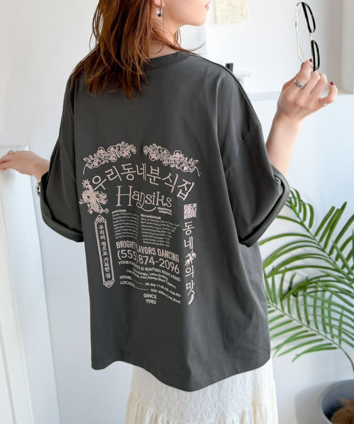《JaVaジャバコラボ》バック刺繍が主役の一枚♪オーバーサイズ ハングル刺繍バックプリントビッグTEE jv1260552
