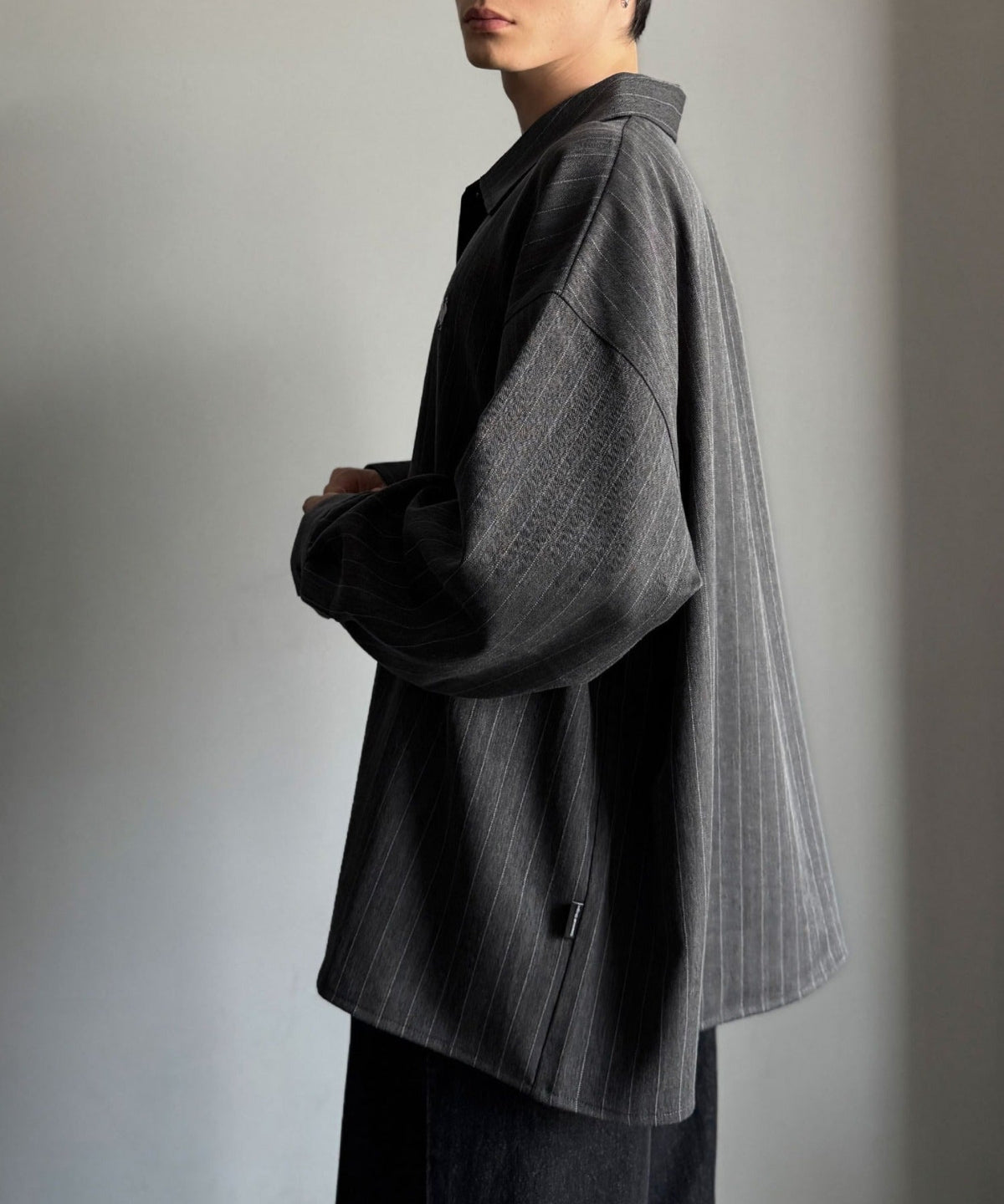 【Classical Origin】「大人のさりげなさ。」刺繍入りストライプ柄オーバーサイズシャツ（長袖）/Embroidered Stripe Pattern Oversized Shirt co1010023