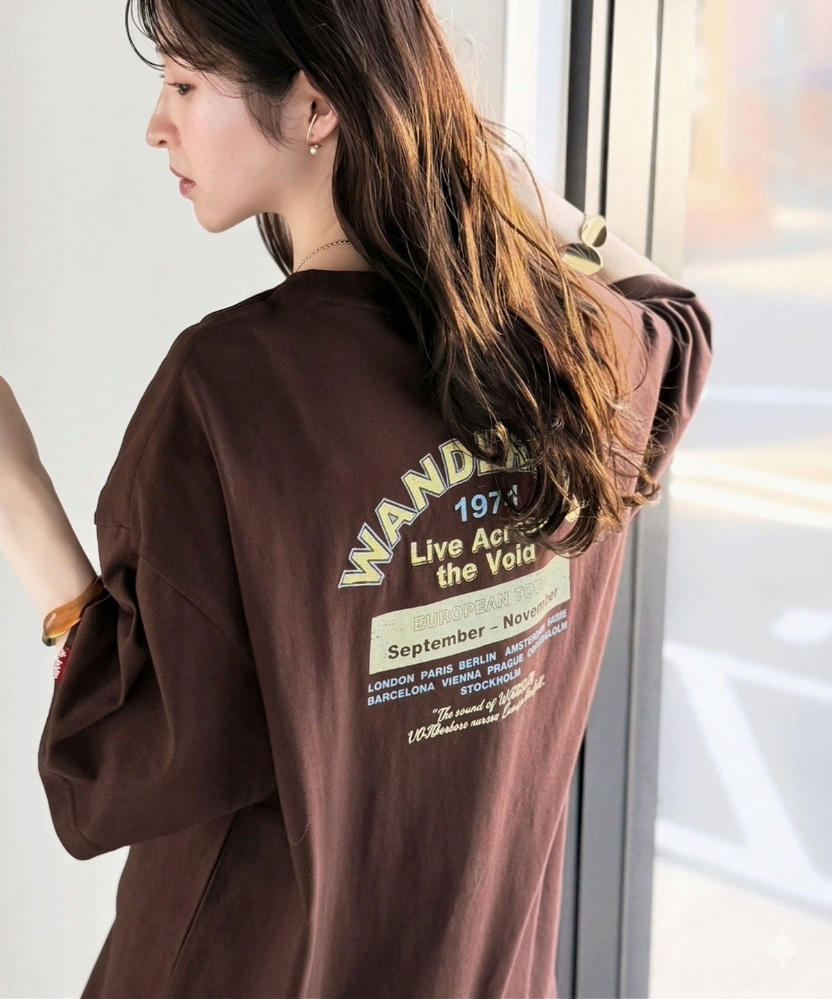 《JaVaジャバコラボ》配色で遊ぶ！大人カジュアルの決定版。綿100％ツアーロゴTシャツ (半袖) jv1329087