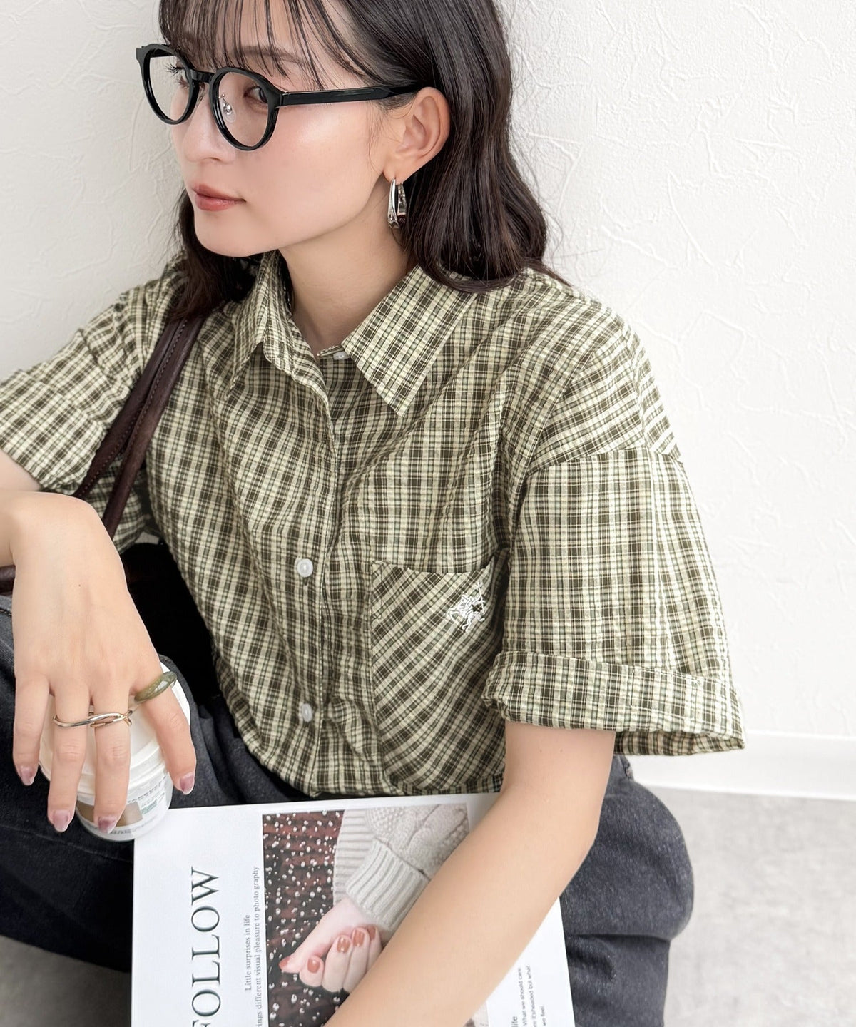 《JaVaジャバコラボ》ベーシックに、垢抜けを。胸ポケット刺繍サッカーチェックシャツ（半袖） jv1010536