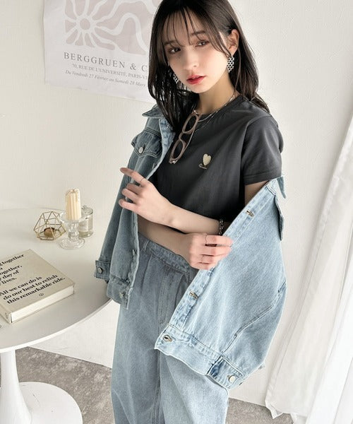 トレンドをまとう。綿100％シルケット風ハート胸サガラ刺繍Tシャツ（半袖） ce1330013