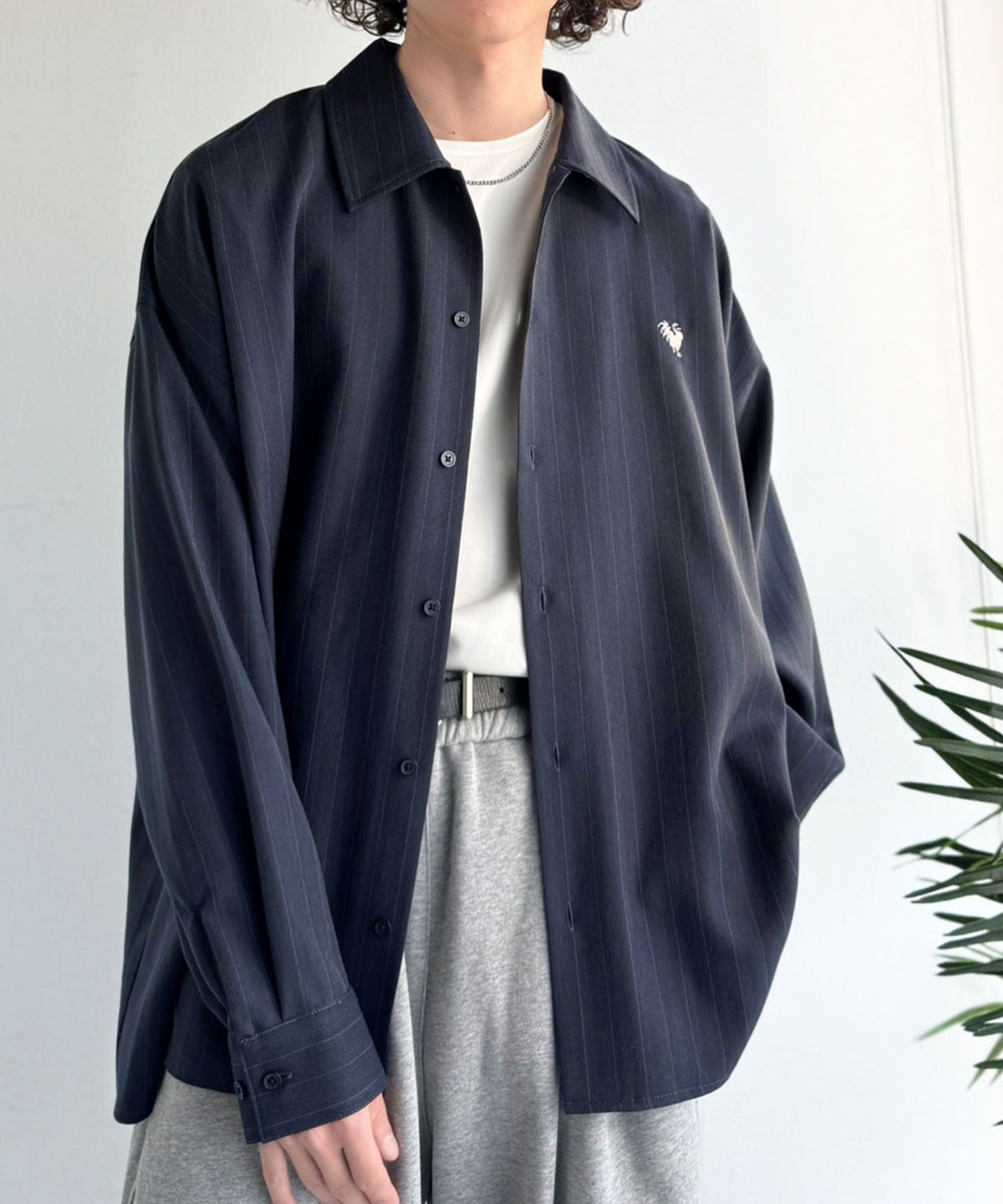【Classical Origin】「大人のさりげなさ。」刺繍入りストライプ柄オーバーサイズシャツ（長袖）/Embroidered Stripe Pattern Oversized Shirt co1010023