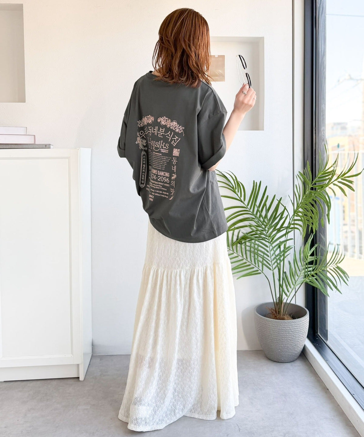 《JaVaジャバコラボ》バック刺繍が主役の一枚♪オーバーサイズ ハングル刺繍バックプリントビッグTEE jv1260552