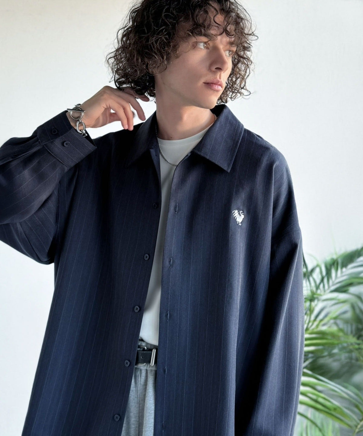 【Classical Origin】「大人のさりげなさ。」刺繍入りストライプ柄オーバーサイズシャツ（長袖）/Embroidered Stripe Pattern Oversized Shirt co1010023