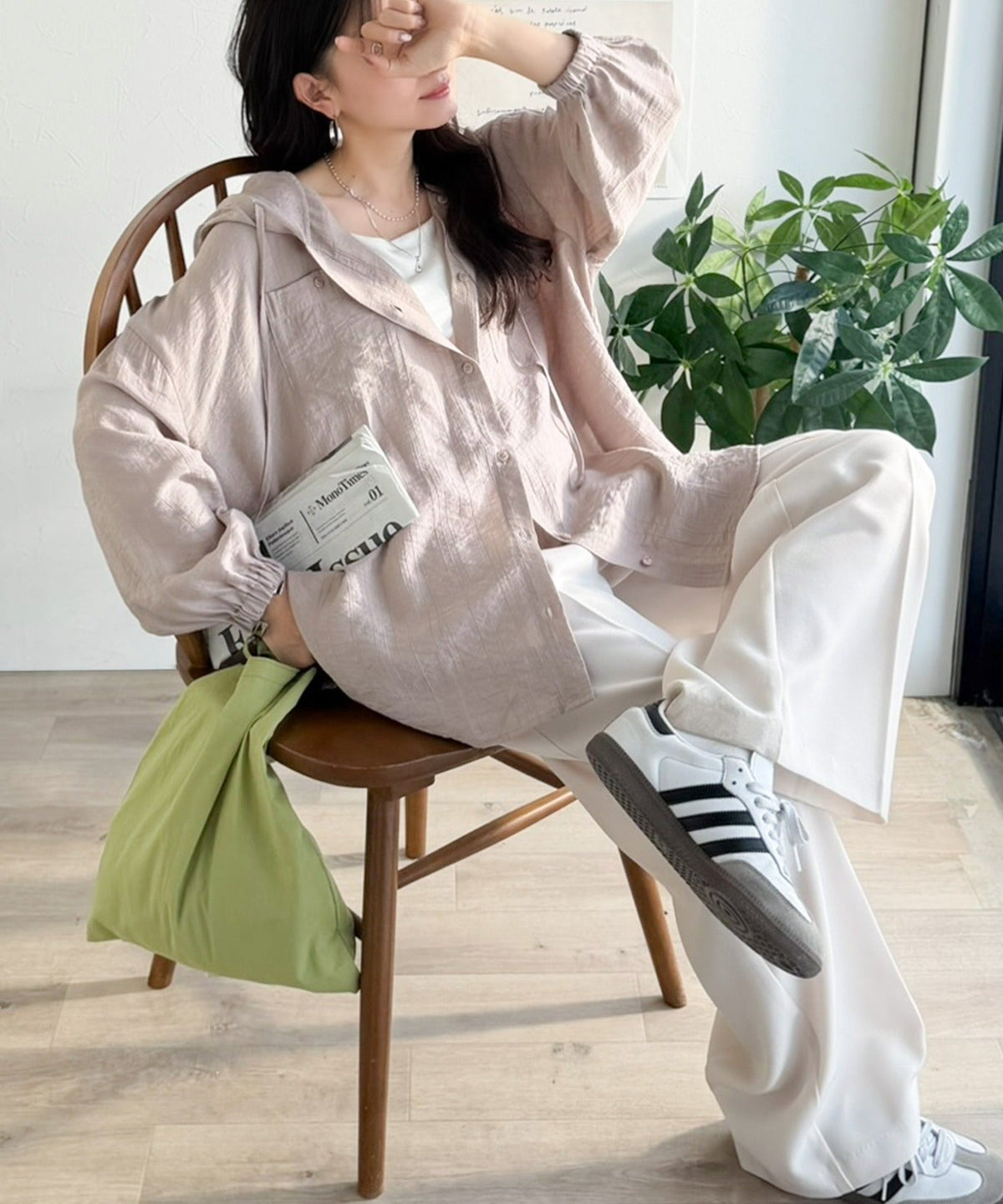 【接触冷感機能付き】風をまとって、軽やかに。ダブルポケット付きフードシアーシャツ ce1265045