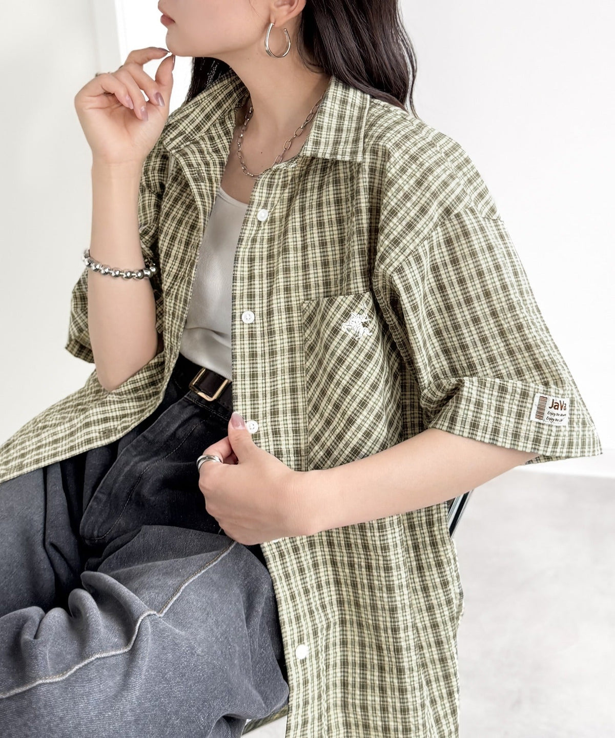 《JaVaジャバコラボ》ベーシックに、垢抜けを。胸ポケット刺繍サッカーチェックシャツ（半袖） jv1010536